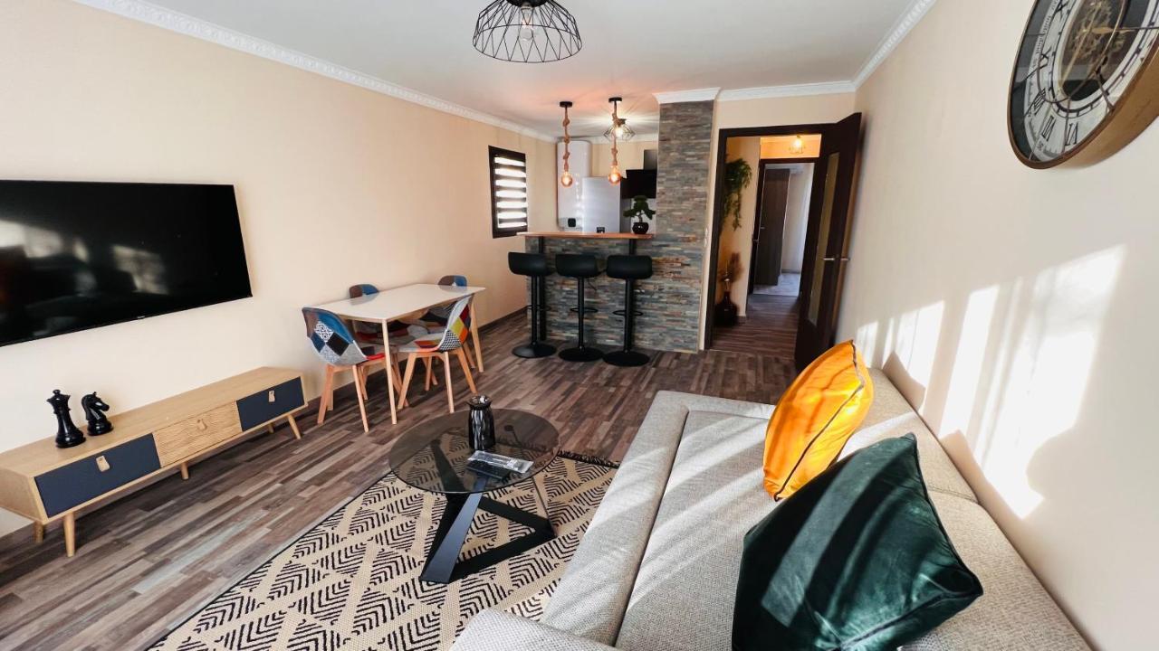 Pluton Apartment มงต์เปอลิเยร์ ภายนอก รูปภาพ